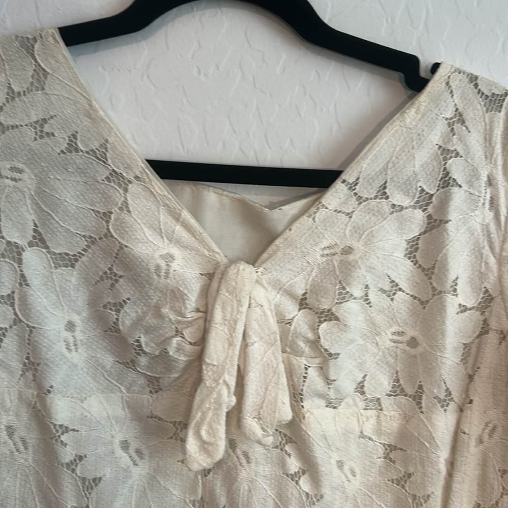 Vintage 1960s White Lace Dress Size Small. - Picture 2 of 9